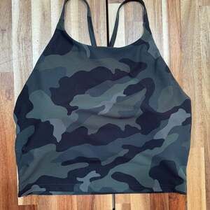 Old Navy Active Powersoft Cropped Tank Top Green Camouflage with Built-in Bra